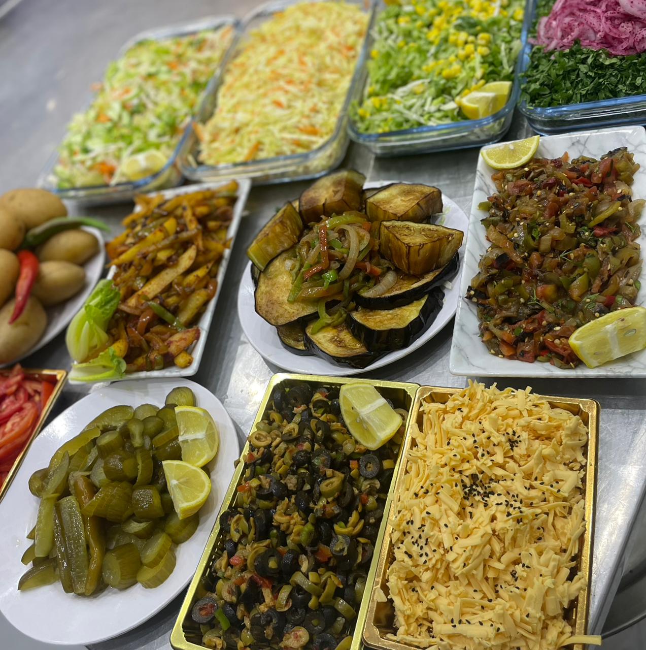 وجبة مشاوي مشكلة من المطعم
